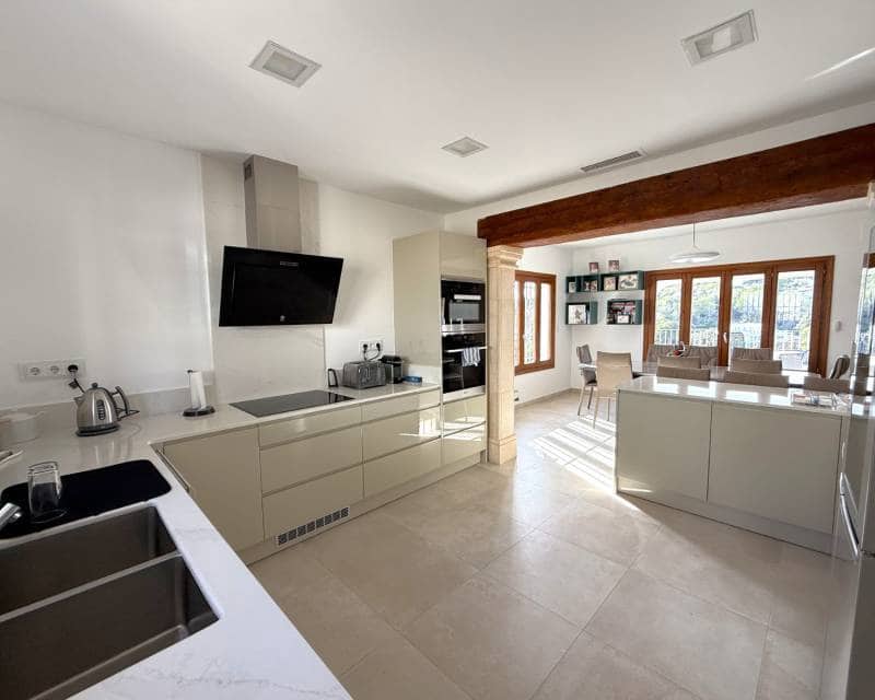 5 soveværelse Villa til salg i Moraira med swimmingpool - € 1.300.000 (Ref: 9401740)