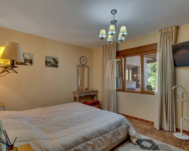 4 sypialnia Willa na sprzedaż w Denia z basenem garażem - 1 250 000 € (Ref: 9457739)