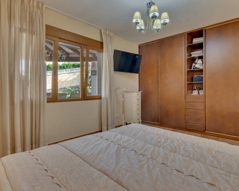 4 sypialnia Willa na sprzedaż w Denia z basenem garażem - 1 250 000 € (Ref: 9457739)