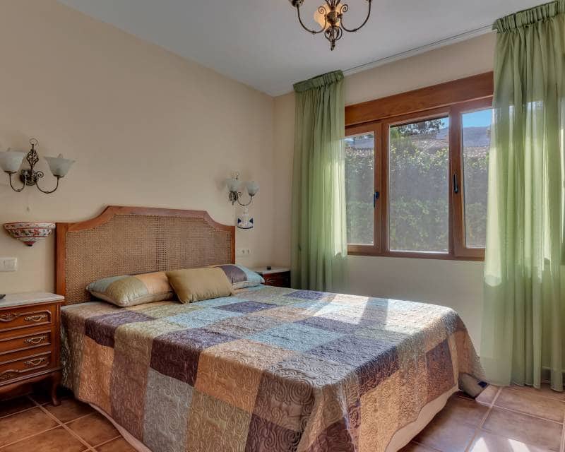 4 sypialnia Willa na sprzedaż w Denia z basenem garażem - 1 250 000 € (Ref: 9457739)