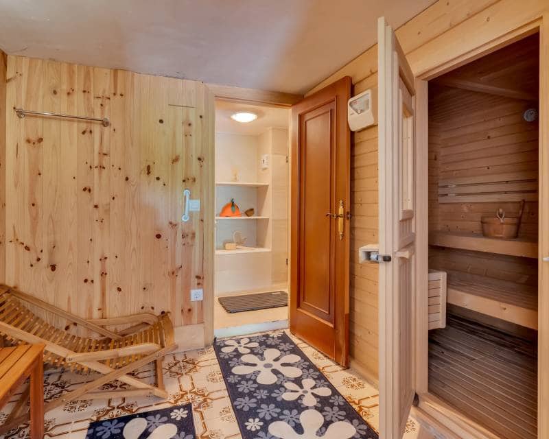 4 sypialnia Willa na sprzedaż w Denia z basenem garażem - 1 250 000 € (Ref: 9457739)