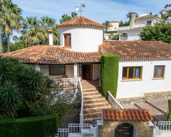 4 sypialnia Willa na sprzedaż w Dénia z basenem garażem - 1 250 000 € (Ref: 9457739)