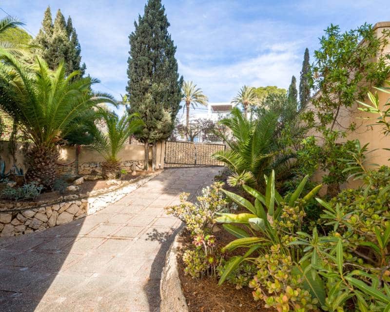 3 bedroom Villa for sale in Moraira with pool - € 1,795,000 (Ref: 9489774)