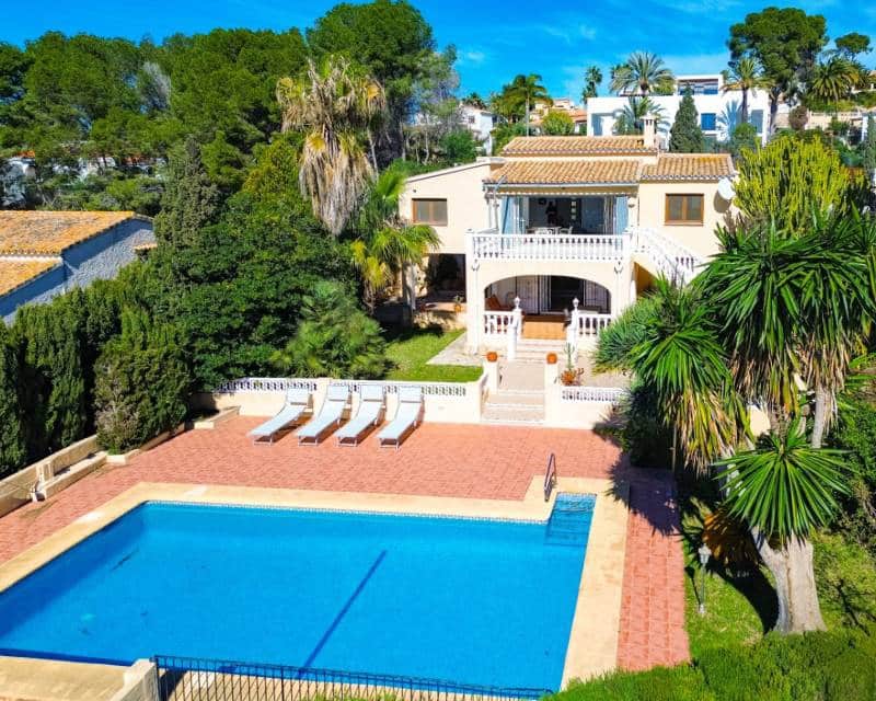 3 bedroom Villa for sale in Moraira with pool - € 1,795,000 (Ref: 9489774)