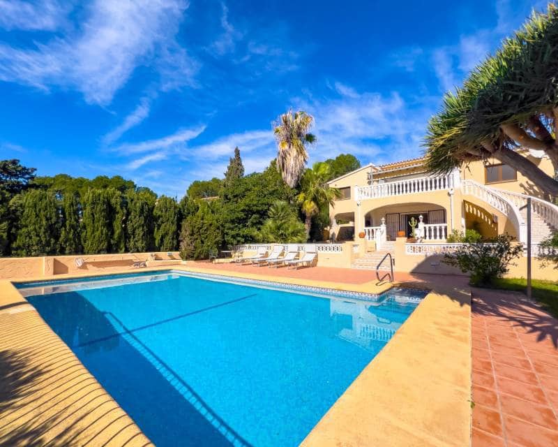 3 bedroom Villa for sale in Moraira with pool - € 1,795,000 (Ref: 9489774)