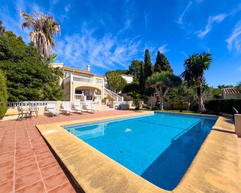 3 bedroom Villa for sale in Moraira with pool - € 1,795,000 (Ref: 9489774)