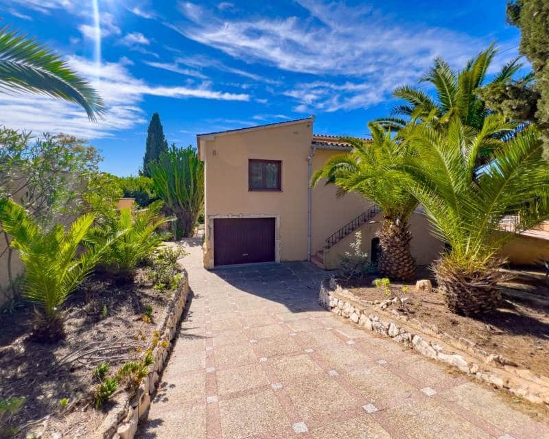 3 bedroom Villa for sale in Moraira with pool - € 1,795,000 (Ref: 9489774)