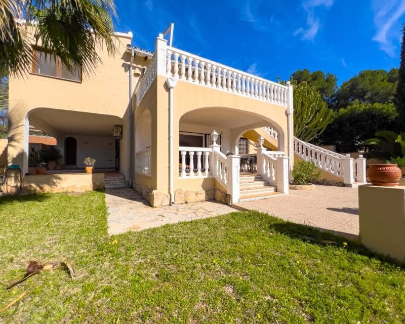 3 bedroom Villa for sale in Moraira with pool - € 1,795,000 (Ref: 9489774)