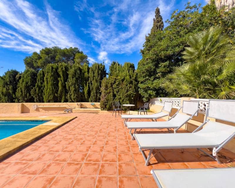 3 bedroom Villa for sale in Moraira with pool - € 1,795,000 (Ref: 9489774)