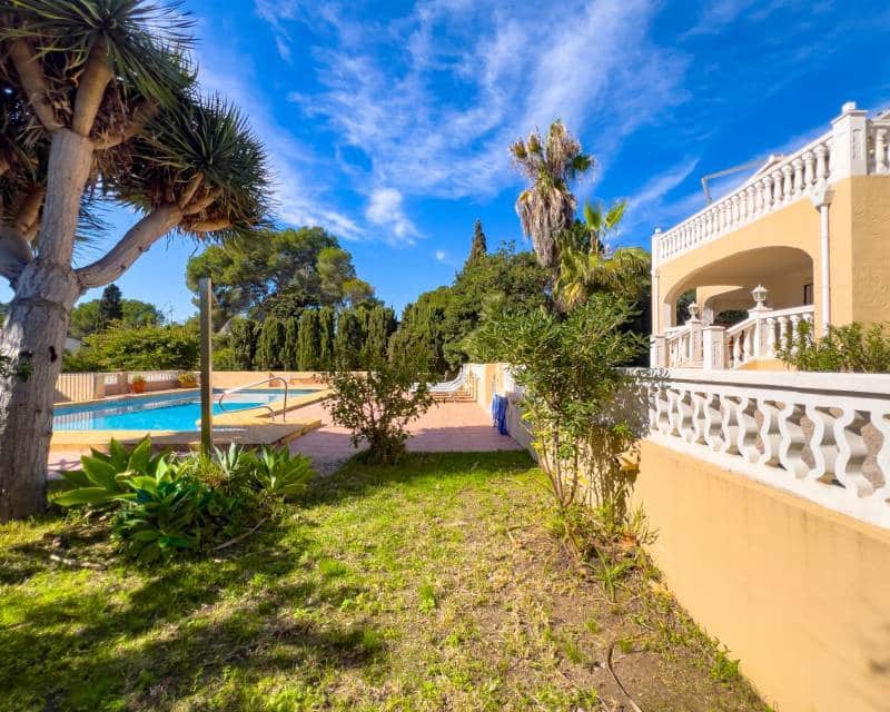3 bedroom Villa for sale in Moraira with pool - € 1,795,000 (Ref: 9489774)