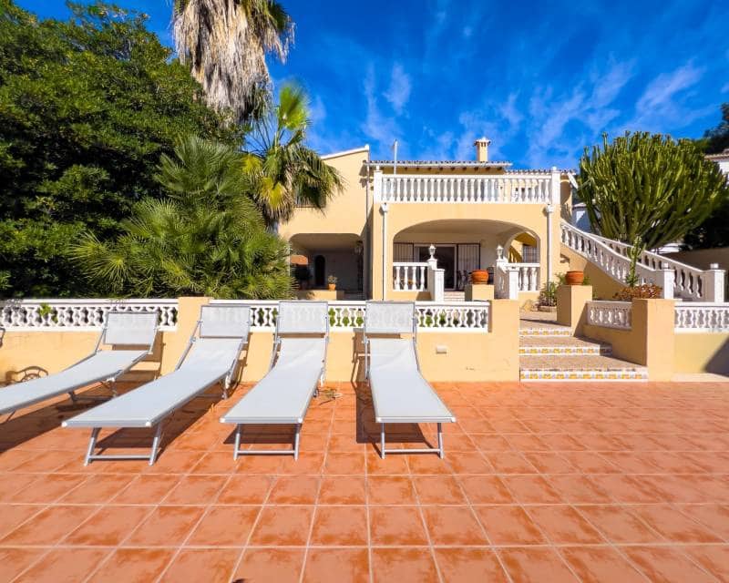3 bedroom Villa for sale in Moraira with pool - € 1,795,000 (Ref: 9489774)
