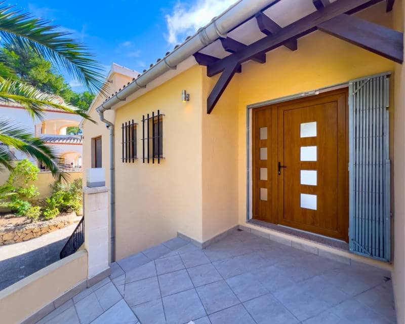 3 bedroom Villa for sale in Moraira with pool - € 1,795,000 (Ref: 9489774)