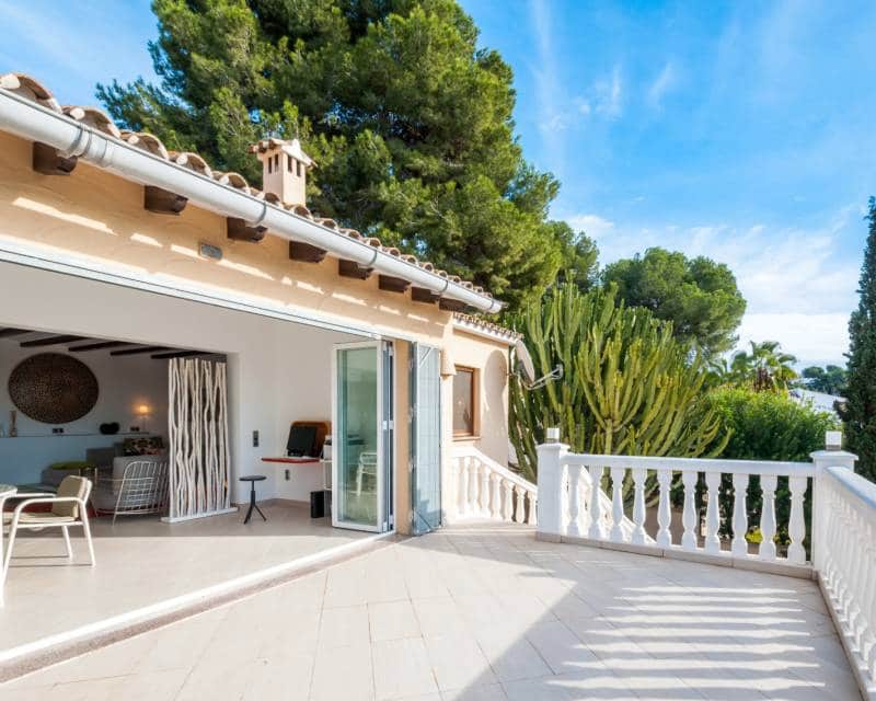 3 bedroom Villa for sale in Moraira with pool - € 1,795,000 (Ref: 9489774)