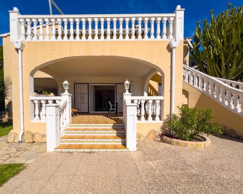 3 bedroom Villa for sale in Moraira with pool - € 1,795,000 (Ref: 9489774)