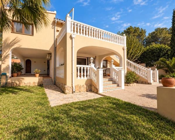 3 soverom Villa til salgs i Moraira, Teulada-Moraira med svømmebasseng garasje - € 1 425 000 (Ref: 9489774)