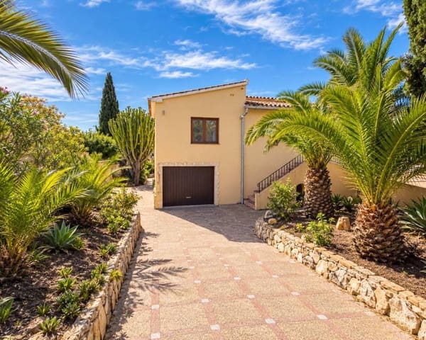 3 soverom Villa til salgs i Moraira, Teulada-Moraira med svømmebasseng garasje - € 1 425 000 (Ref: 9489774)