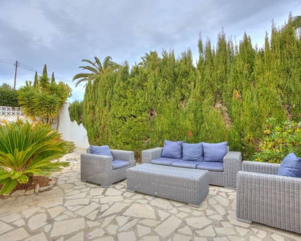 4 bedroom Villa for sale in Moraira, Teulada-Moraira with pool - € 599,000 (Ref: 9618576)