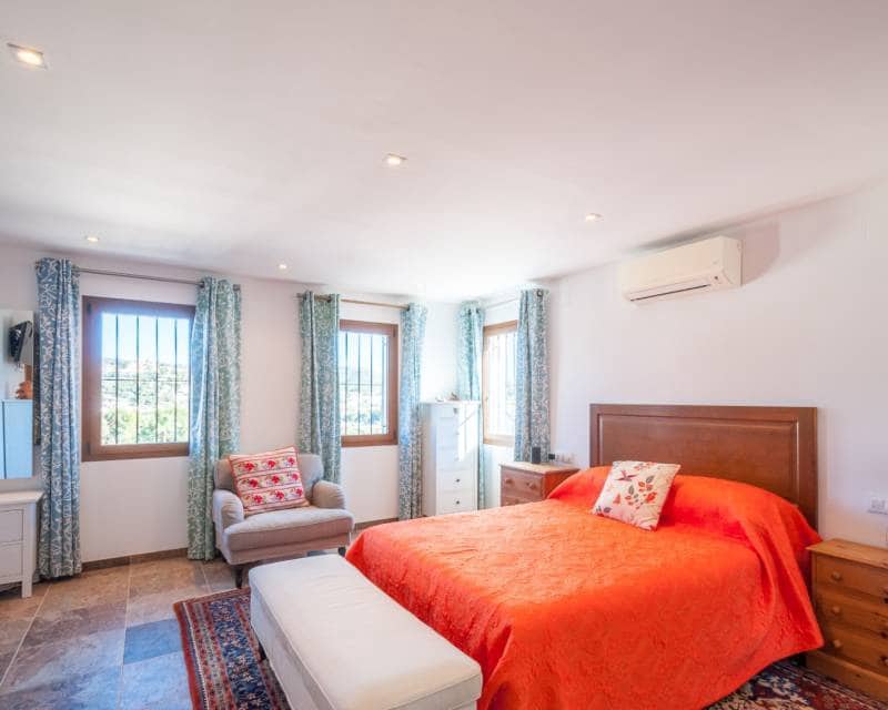 4 bedroom Villa for sale in Moraira with pool garage - € 1,190,000 (Ref: 9666994)