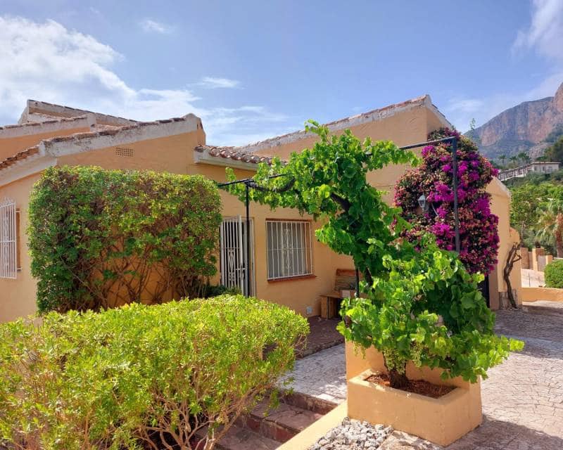 4 sypialnia Willa na sprzedaż w Javea / Xabia z basenem - 750 000 € (Ref: 9666995)