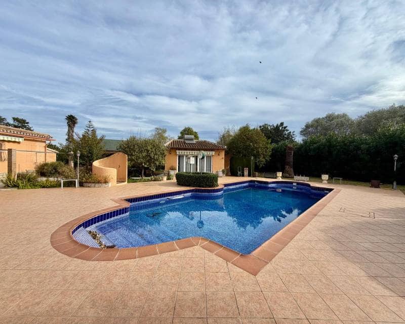 8 bedroom Villa for sale in Pedreguer with pool - € 975,000 (Ref: 9713411)