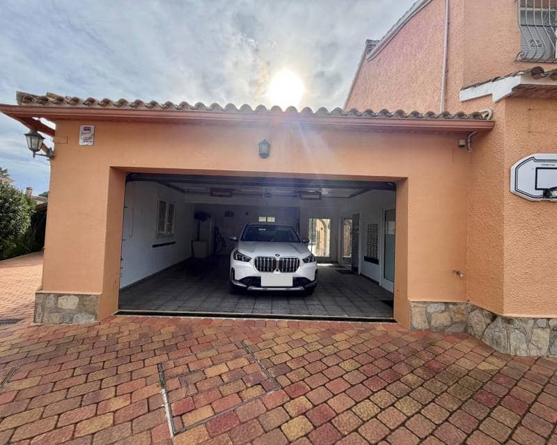 8 bedroom Villa for sale in Pedreguer with pool - € 975,000 (Ref: 9713411)