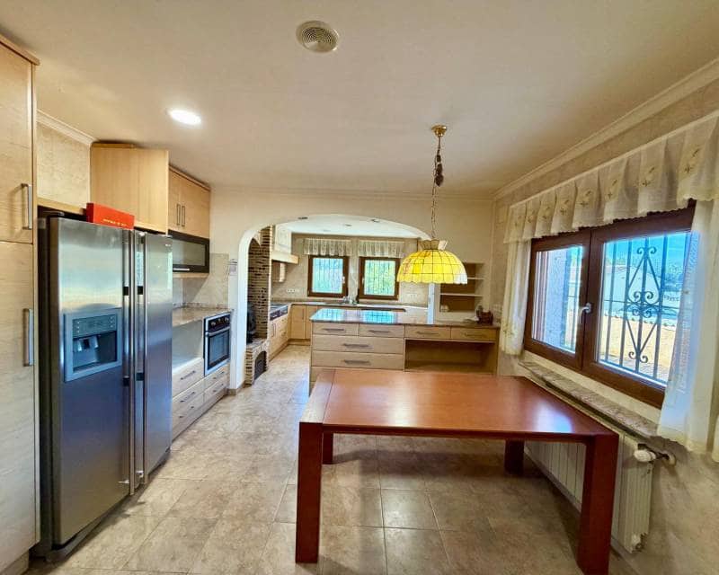 8 bedroom Villa for sale in Pedreguer with pool - € 975,000 (Ref: 9713411)