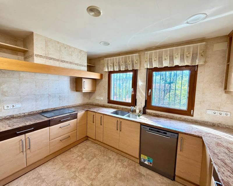 8 bedroom Villa for sale in Pedreguer with pool - € 975,000 (Ref: 9713411)