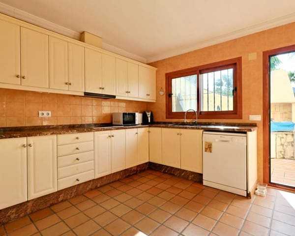 Chalet de 5 habitaciones en Javea / Xàbia en venta con piscina garaje - 760.000 € (Ref: 9713415)