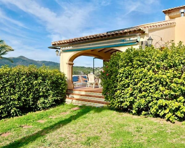 Chalet de 5 habitaciones en Javea / Xàbia en venta con piscina garaje - 760.000 € (Ref: 9713415)