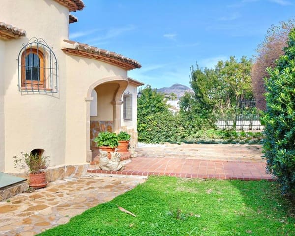 Chalet de 5 habitaciones en Javea / Xàbia en venta con piscina garaje - 760.000 € (Ref: 9713415)