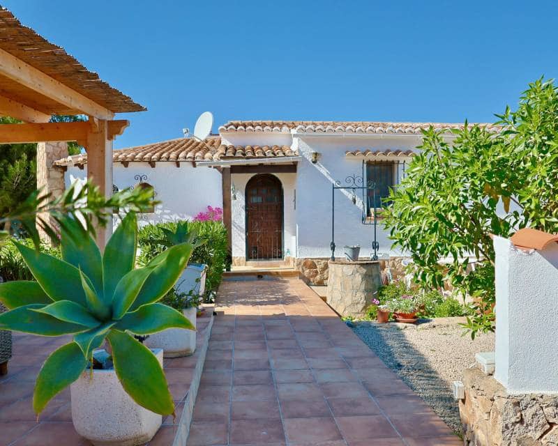 2 soveværelse Villa til salg i Javea / Xabia med swimmingpool - € 899.000 (Ref: 9736115)