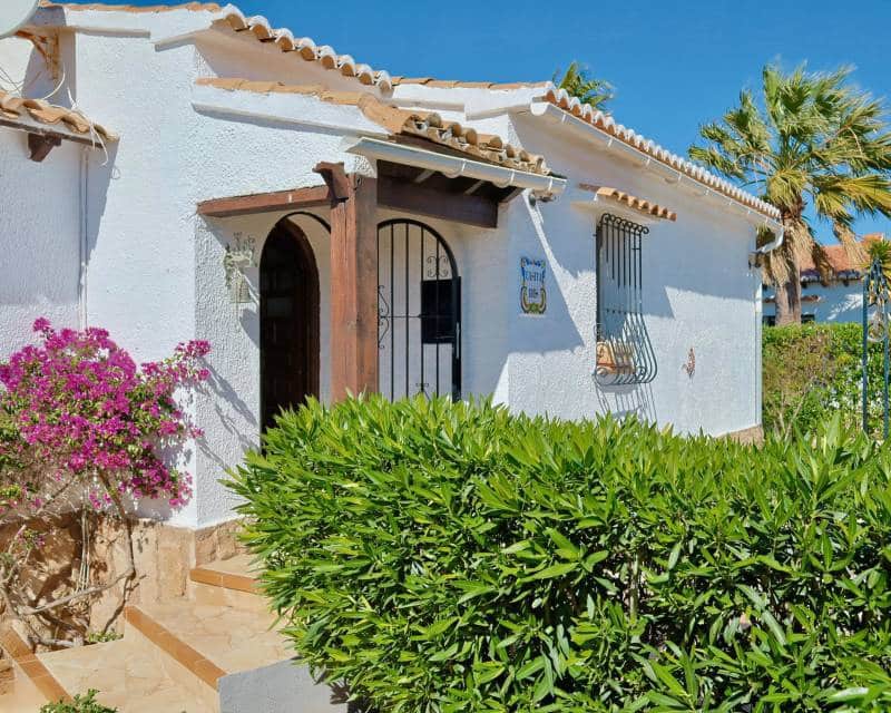 2 soveværelse Villa til salg i Javea / Xabia med swimmingpool - € 899.000 (Ref: 9736115)