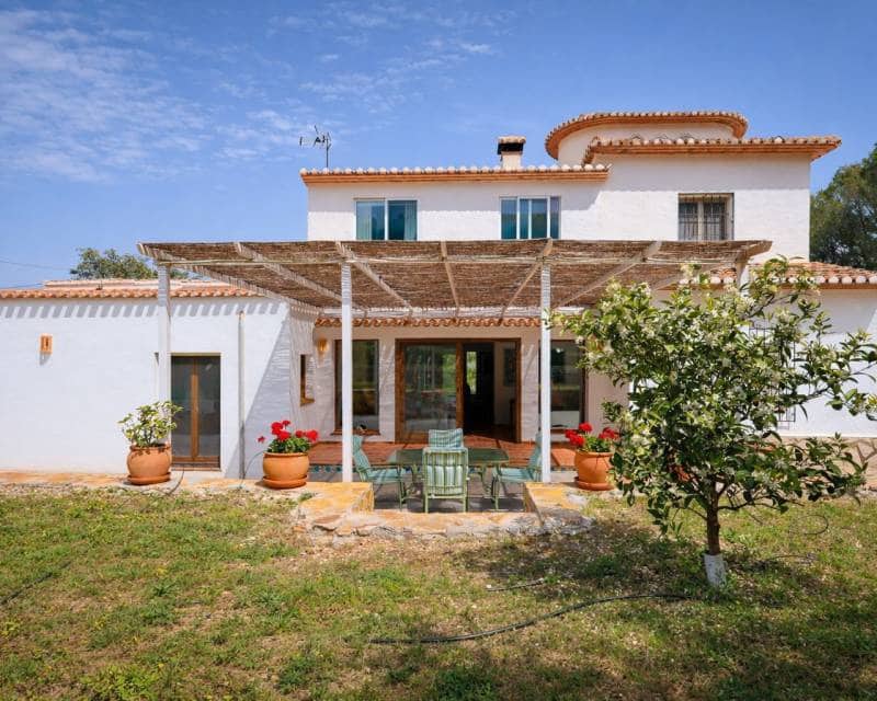 4 bedroom Villa for sale in Denia with pool garage - € 780,000 (Ref: 9782234)