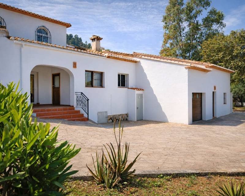 4 bedroom Villa for sale in Denia with pool garage - € 780,000 (Ref: 9782234)