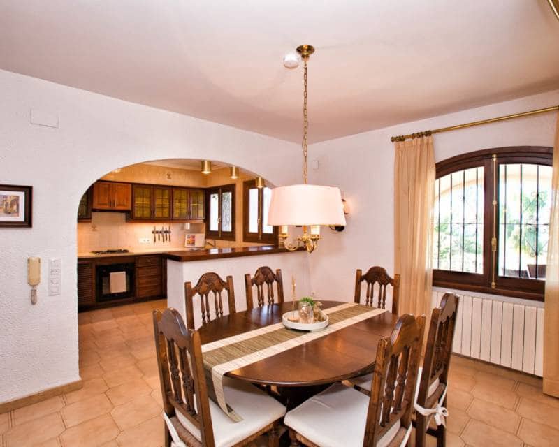 3 bedroom Villa for sale in Benissa with pool garage - € 1,200,000 (Ref: 9838381)