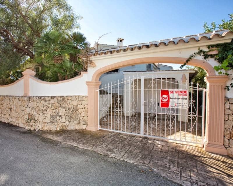 3 bedroom Villa for sale in Benissa with pool garage - € 1,200,000 (Ref: 9838381)