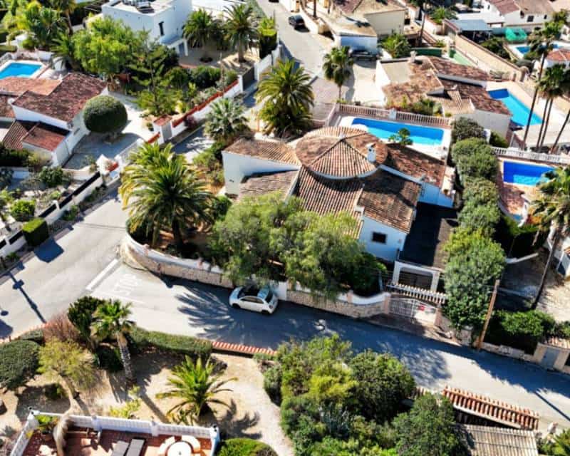 3 bedroom Villa for sale in Benissa with pool garage - € 1,200,000 (Ref: 9838381)