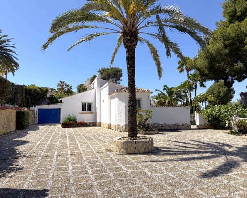 3 Zimmer Villa zu verkaufen in Moraira mit Pool - 745.000 € (Ref: 9844169)