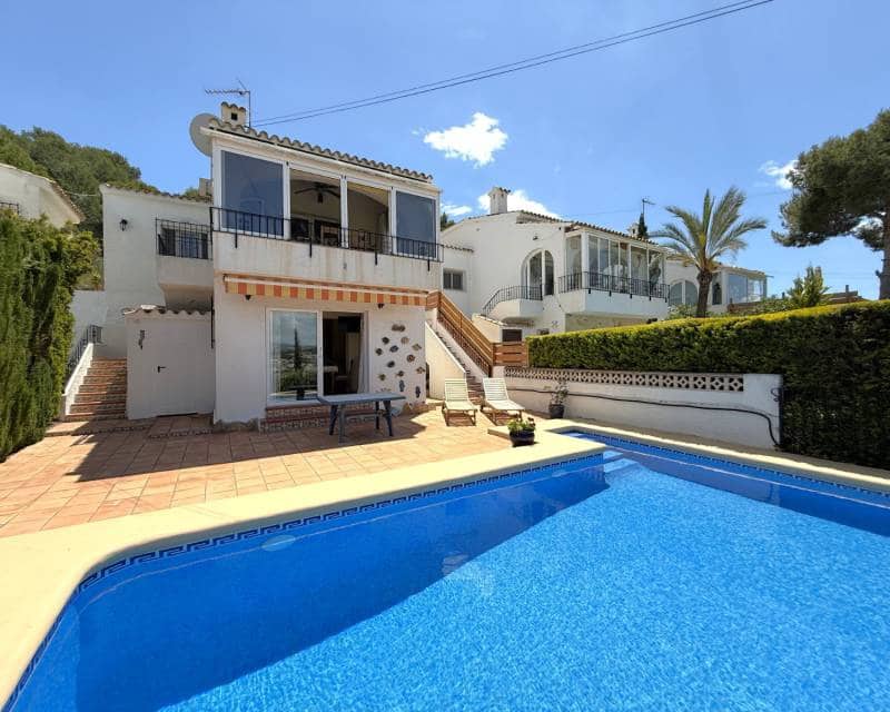 4 bedroom Villa for sale in Moraira with pool - € 475,000 (Ref: 9844170)