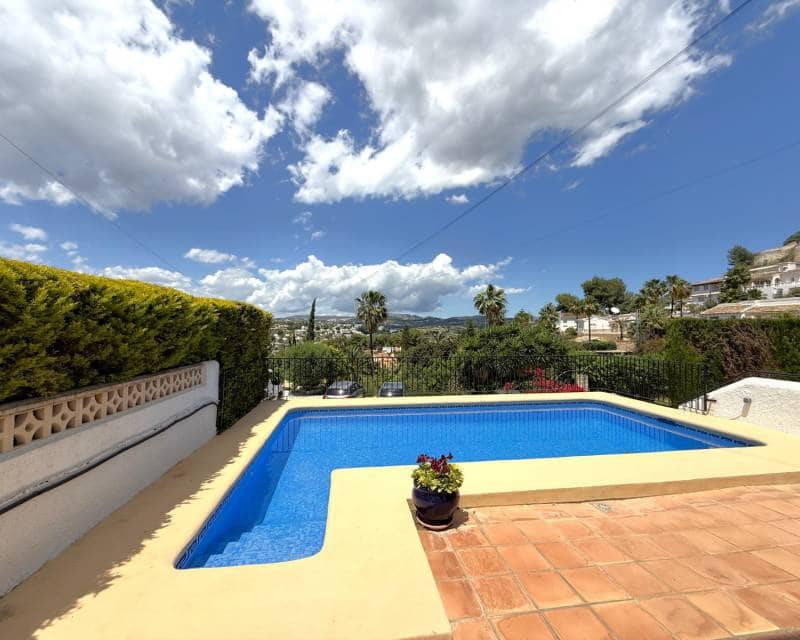 4 bedroom Villa for sale in Moraira with pool - € 475,000 (Ref: 9844170)