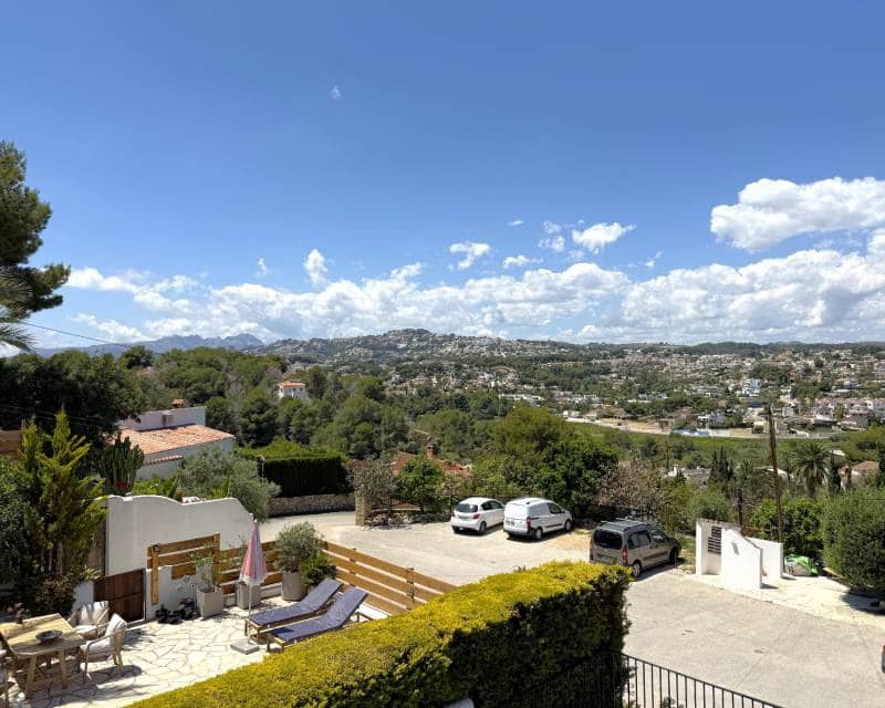4 bedroom Villa for sale in Moraira with pool - € 475,000 (Ref: 9844170)