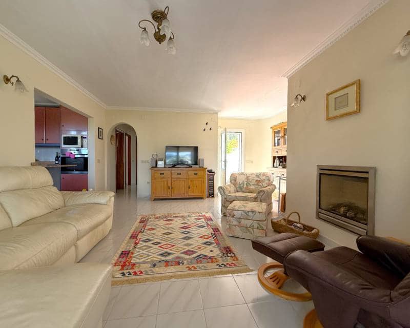 4 bedroom Villa for sale in Moraira with pool - € 475,000 (Ref: 9844170)