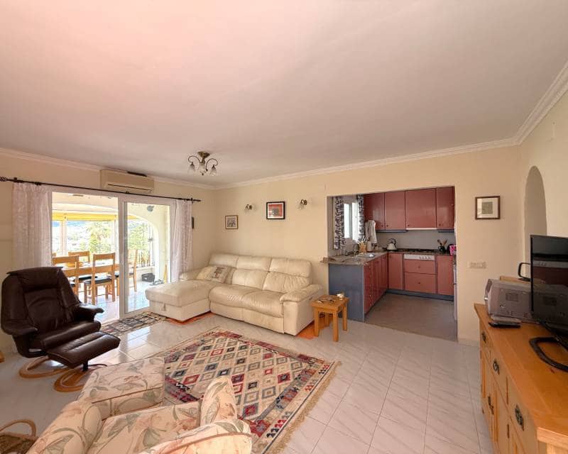 4 bedroom Villa for sale in Moraira with pool - € 475,000 (Ref: 9844170)