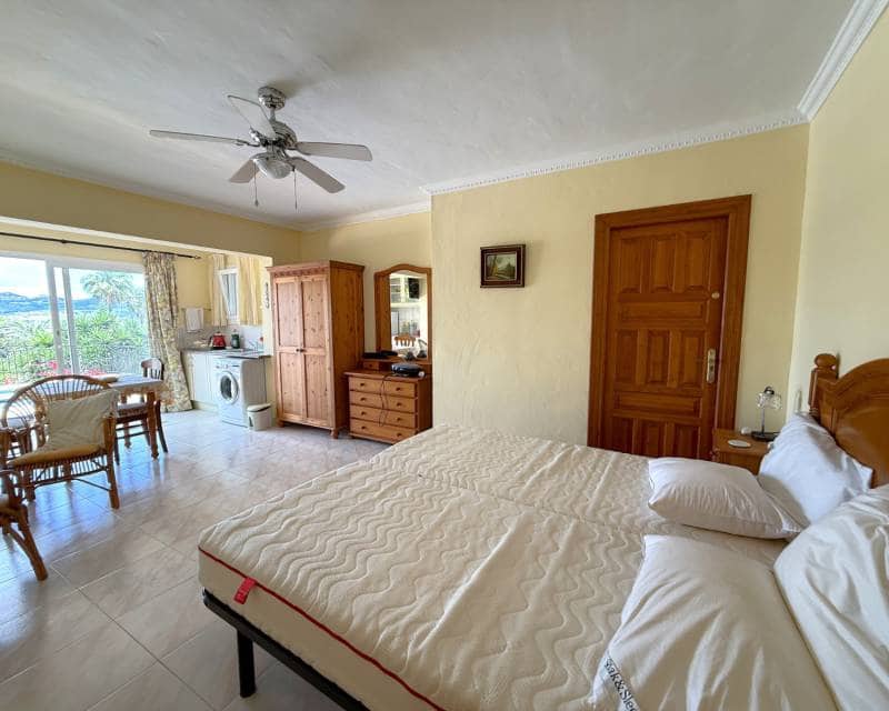 4 bedroom Villa for sale in Moraira with pool - € 475,000 (Ref: 9844170)