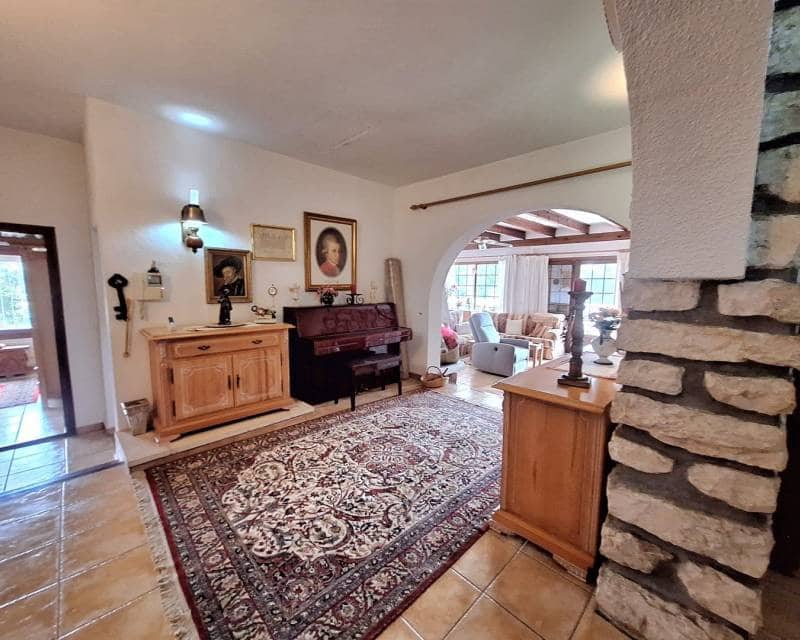 5 bedroom Villa for sale in Moraira with pool garage - € 1,200,000 (Ref: 9844172)