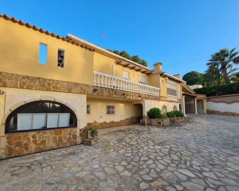 5 bedroom Villa for sale in Moraira with pool garage - € 1,200,000 (Ref: 9844172)