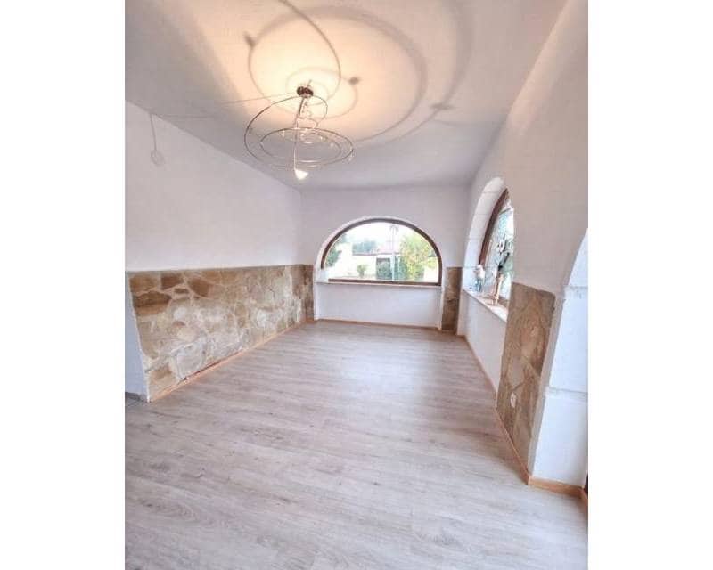 5 bedroom Villa for sale in Moraira with pool garage - € 1,200,000 (Ref: 9844172)