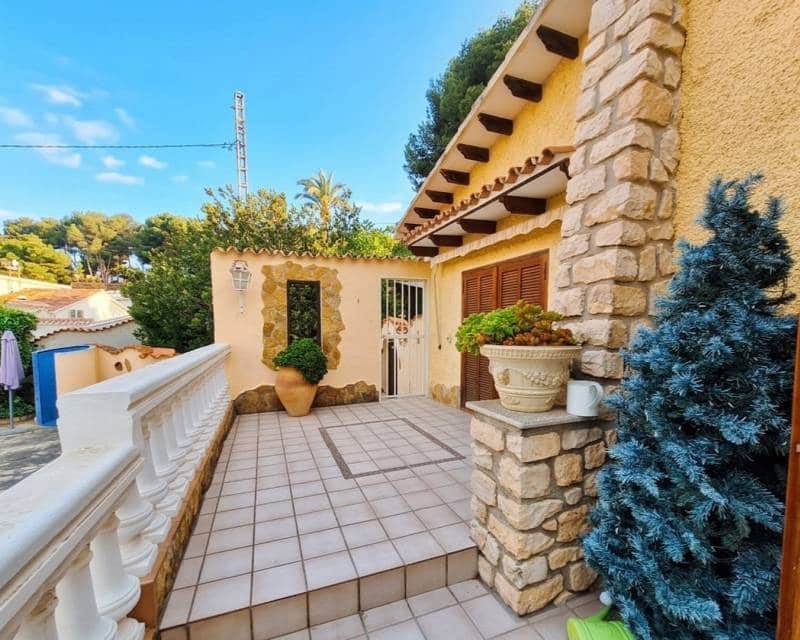 5 bedroom Villa for sale in Moraira with pool garage - € 1,200,000 (Ref: 9844172)