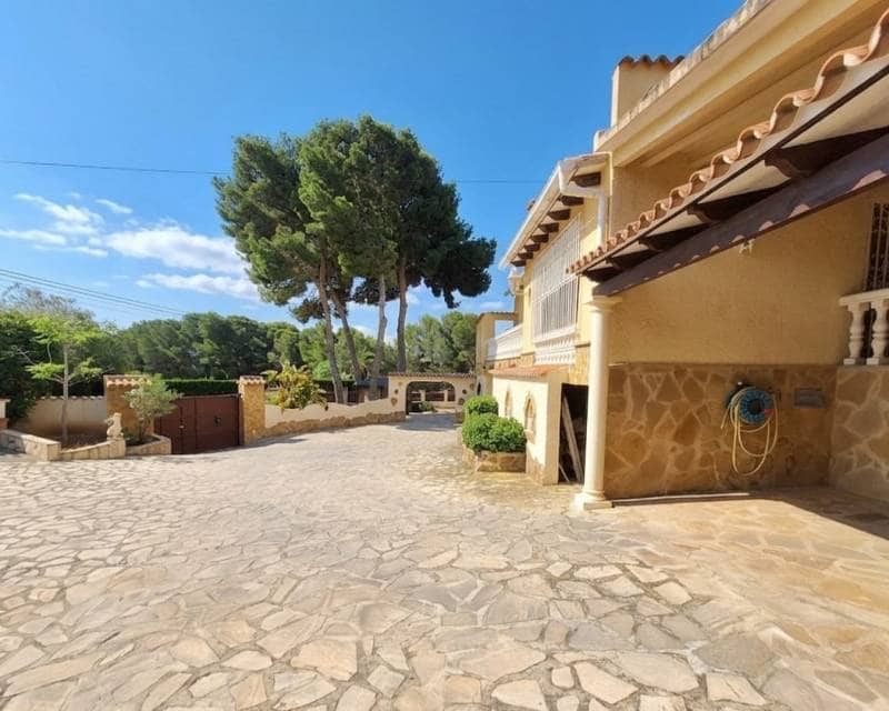 5 bedroom Villa for sale in Moraira with pool garage - € 1,200,000 (Ref: 9844172)