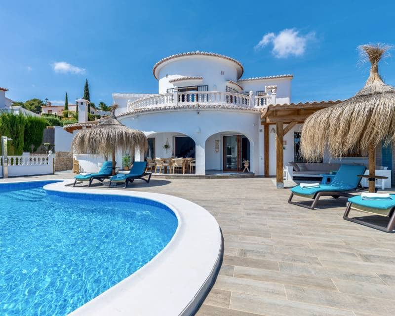 3 bedroom Villa for sale in Moraira with pool - € 1,150,000 (Ref: 9844174)